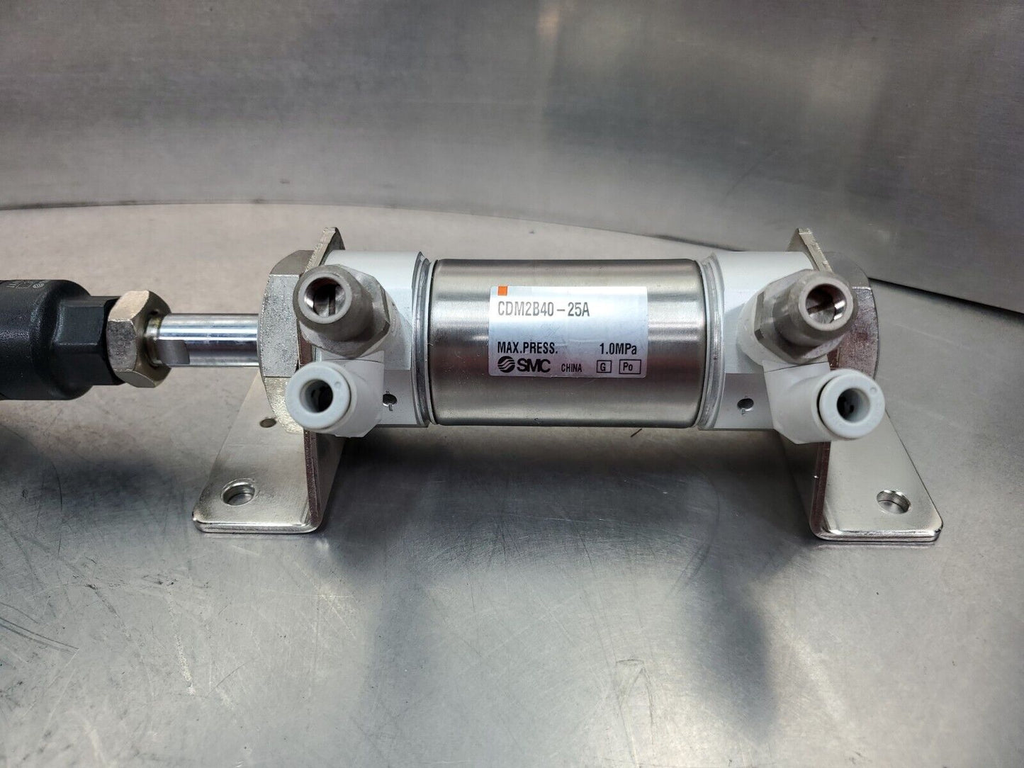 SMC CDM2B40-25A 1.0MPa MAX PRESS Hydraulic Cylinder w/JA40-14-140 Connector.  6E