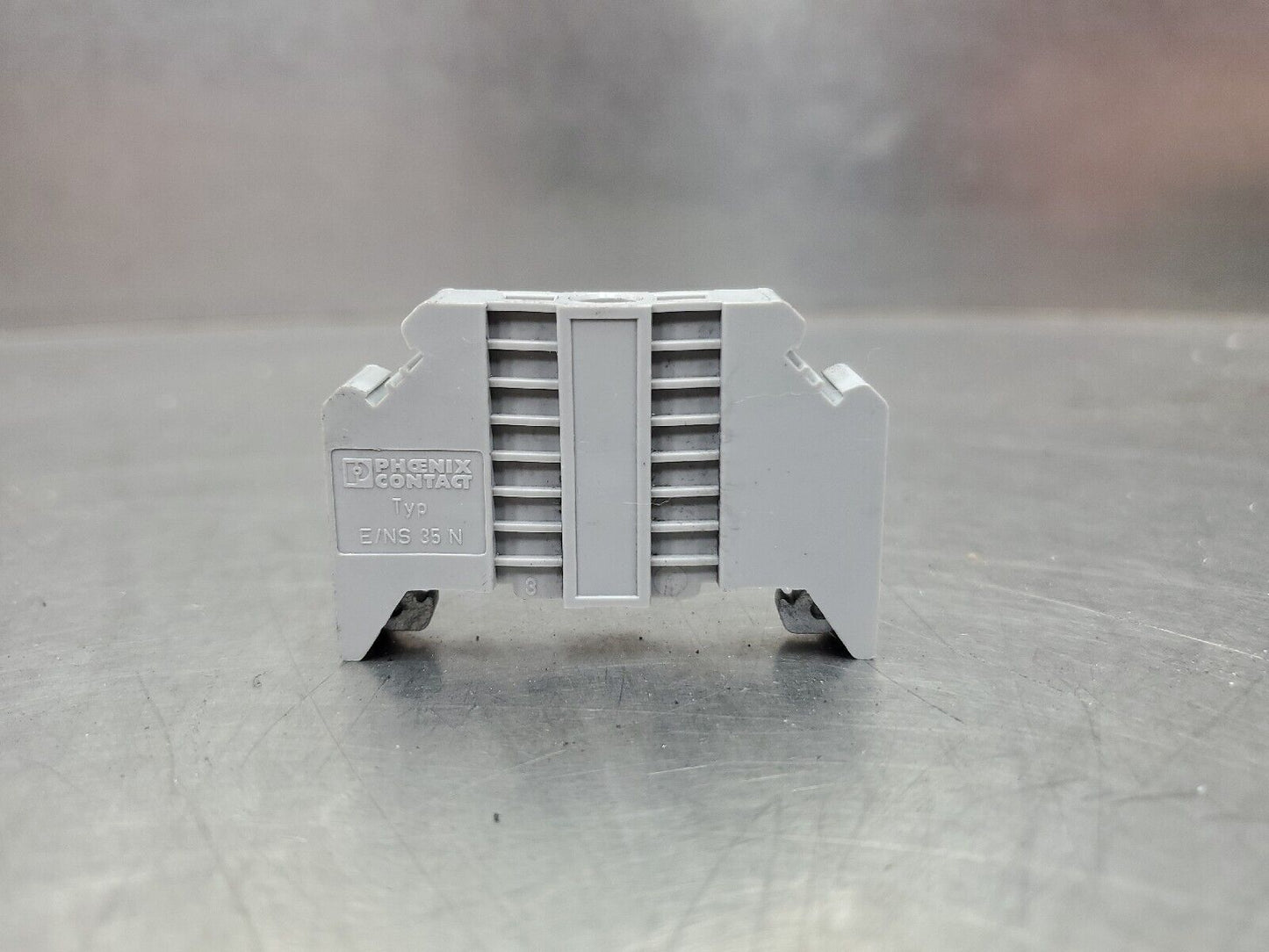 Phoenix Contact TYP E/NS 35N Terminal Block End.                            4D-8