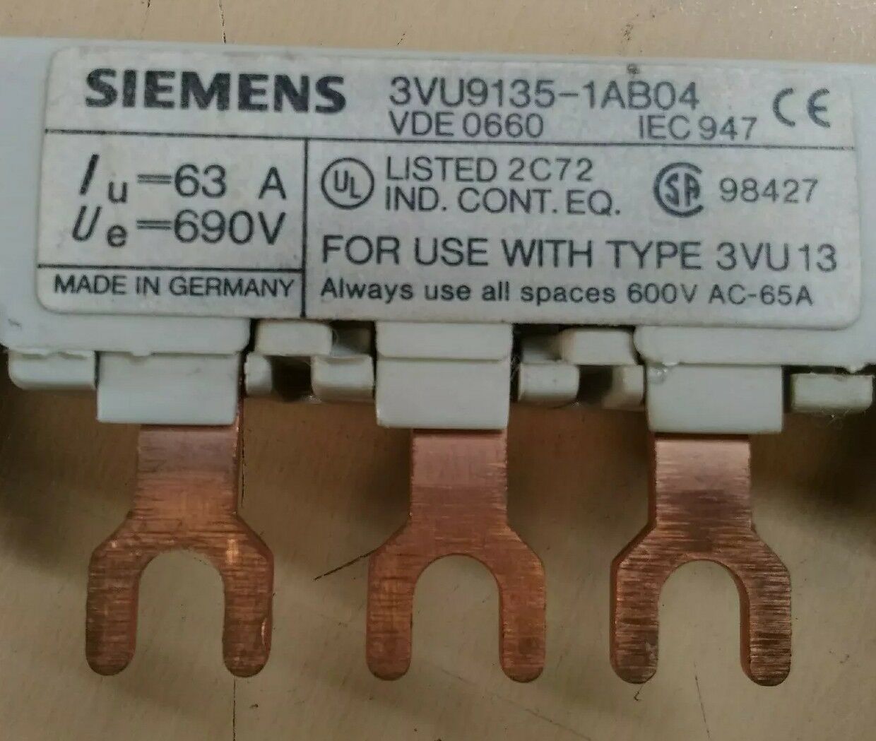 SIEMENS 3VU9135-1AB04 BUSBAR LINE SIDE FEEDER FOR 3VU13                     3D-9