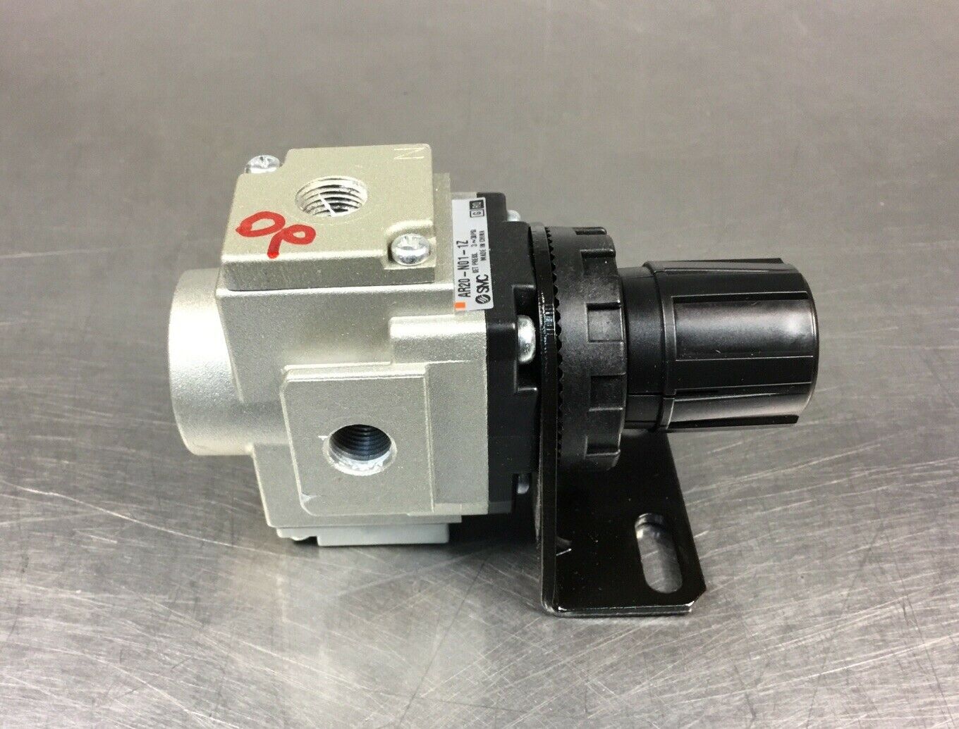 SMC AR20-N01-1Z Pneumatic Regulator 3-30 PSI     6C