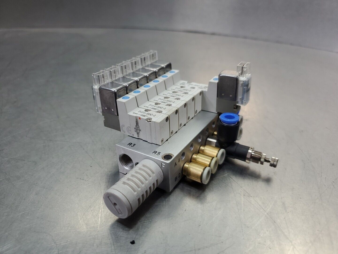 SMC (1)SYJ3240-5MNZ-Q/(5)SYJ314-5MNZ-Q Solenoid Valve Manifold.             6D-2