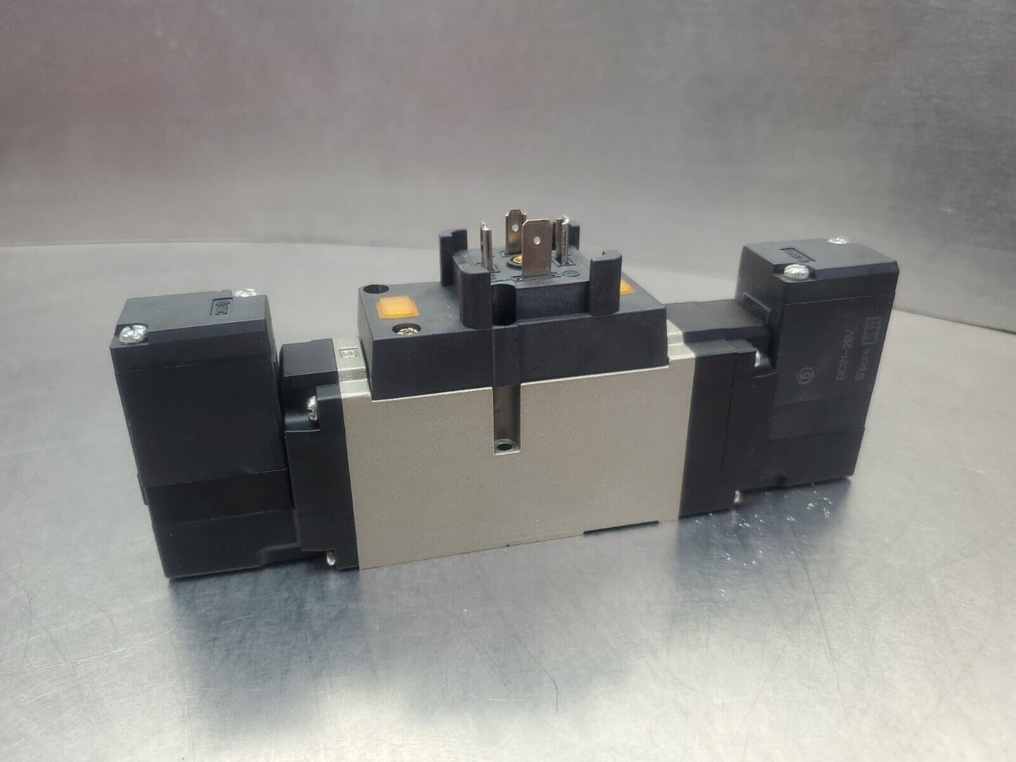 SMC VFS3410-5DZ-03T Press. 0.1~1.0 MPa Solenoid Valve.                      6D-9