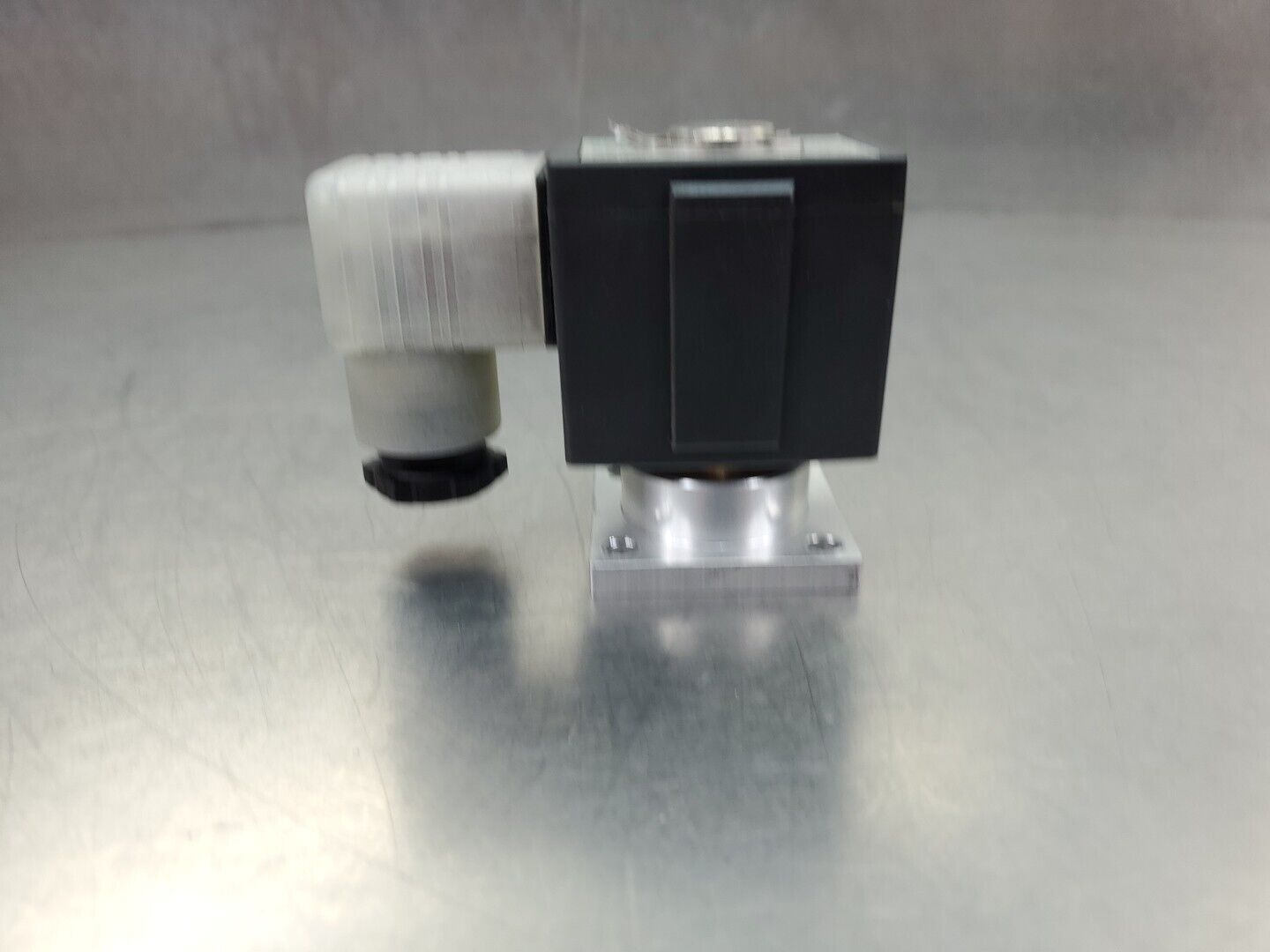 SMC VX2341R 24VDC Solenoid Valve.                                          6D-25