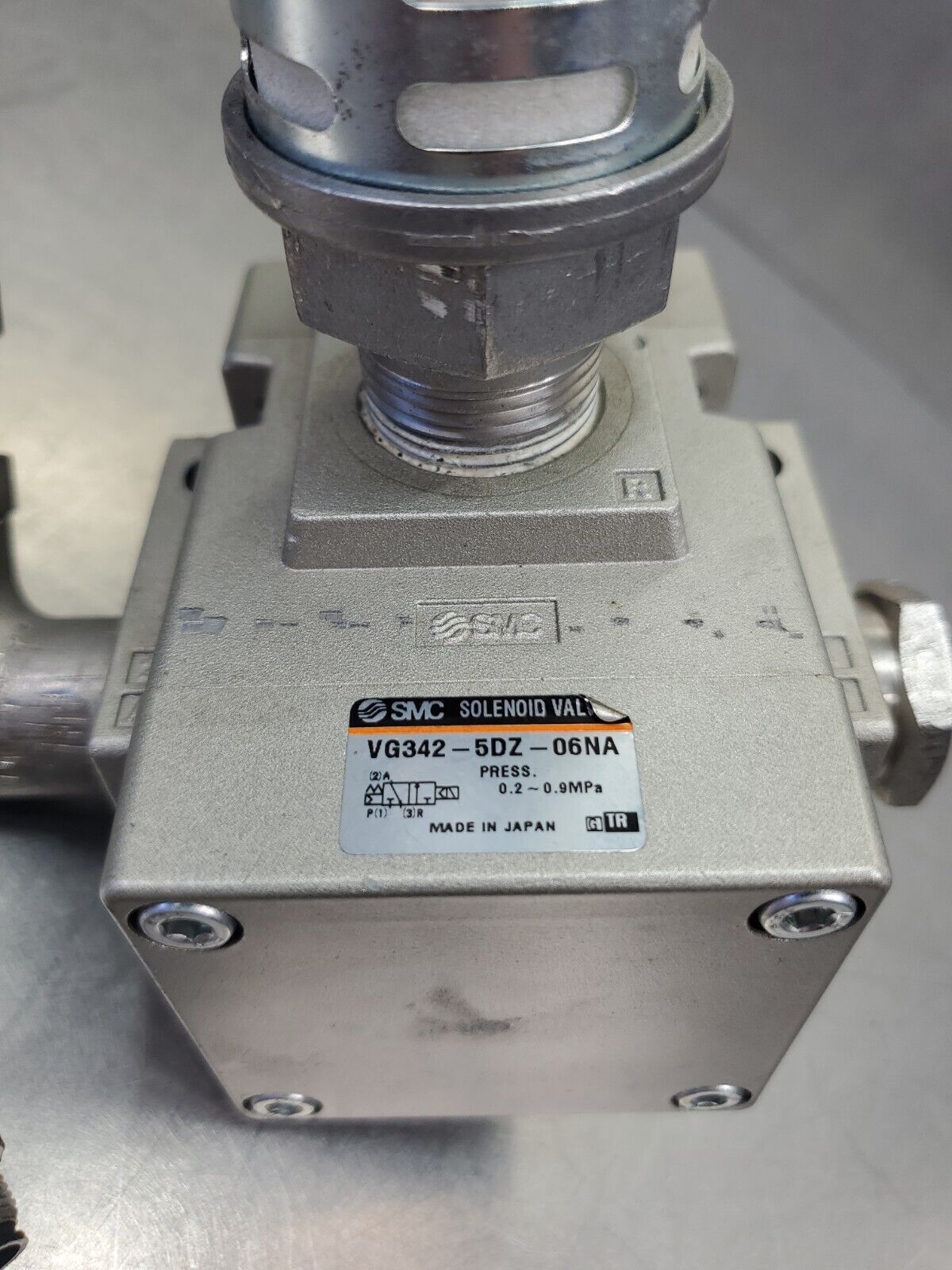 SMC VG342-5DZ-06NA Valve w/SMC ISE40A-N01-Y-P Pressure Controller             6D