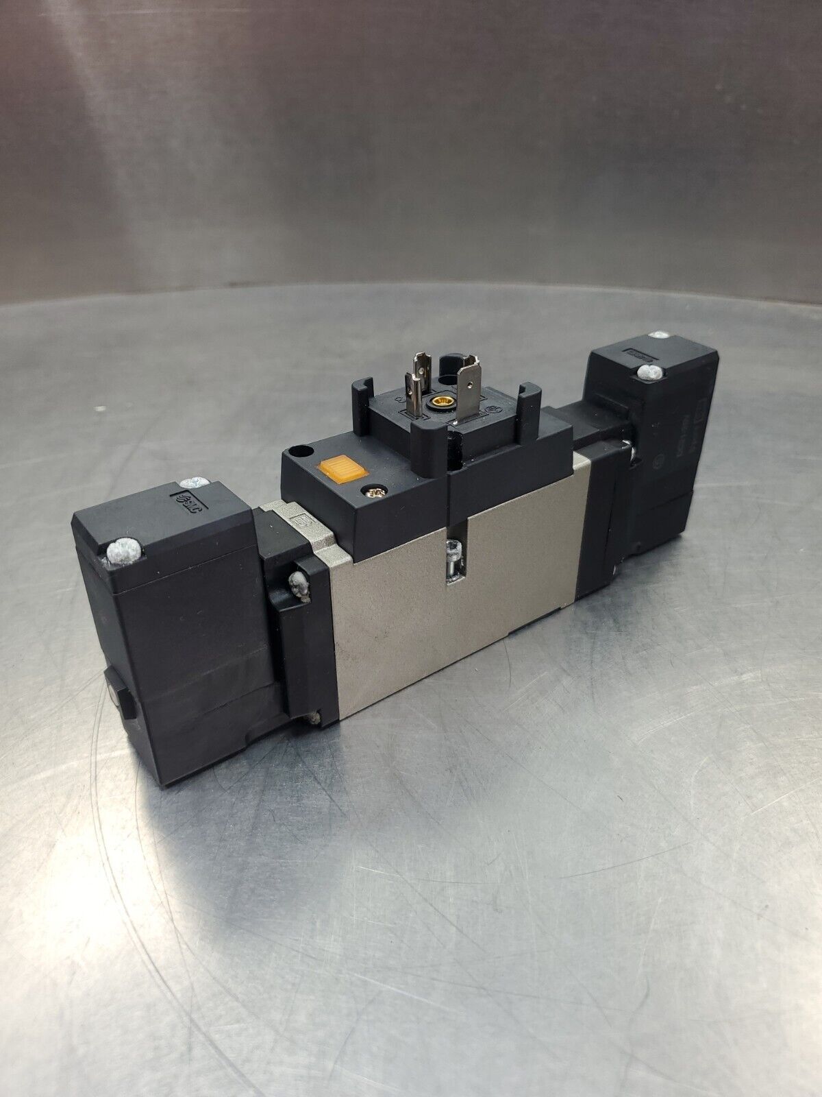 SMC VFS3410-5DZ Pneumatic Solenoid Valve 21-26VDC, 0.1-1.0MPa.                6E